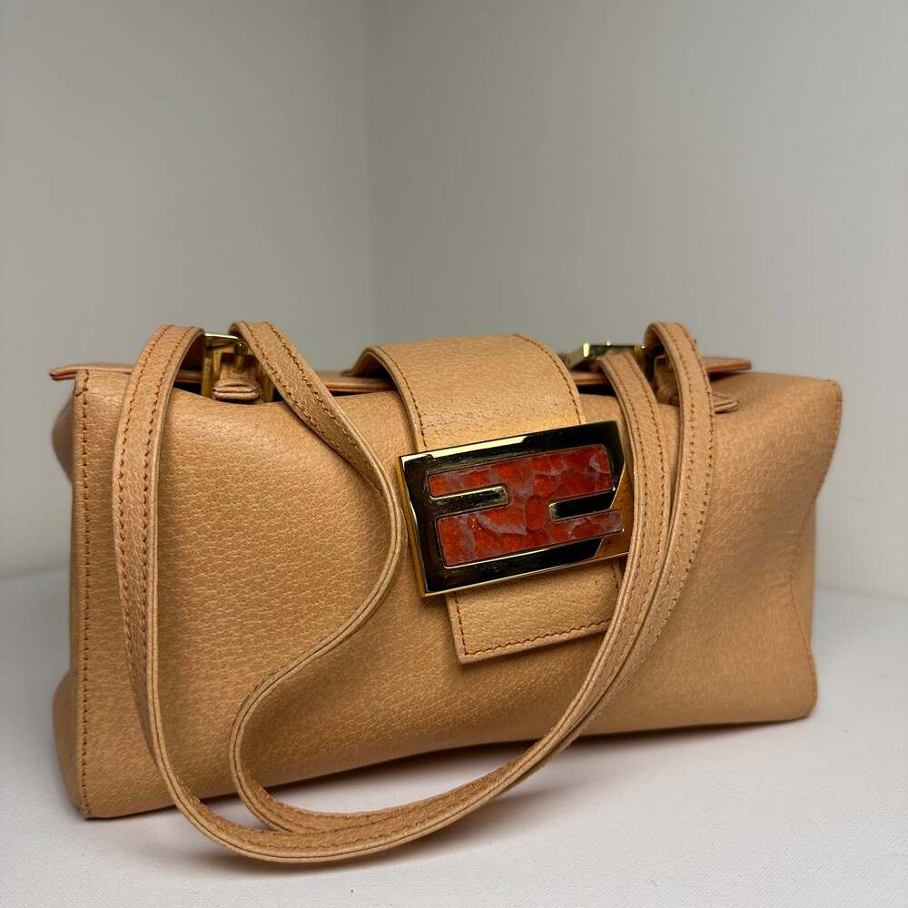Bolso de hombro Fendi Mamma Baguette de cuero rosa ref.1597905 - - Picture 2 of 8
